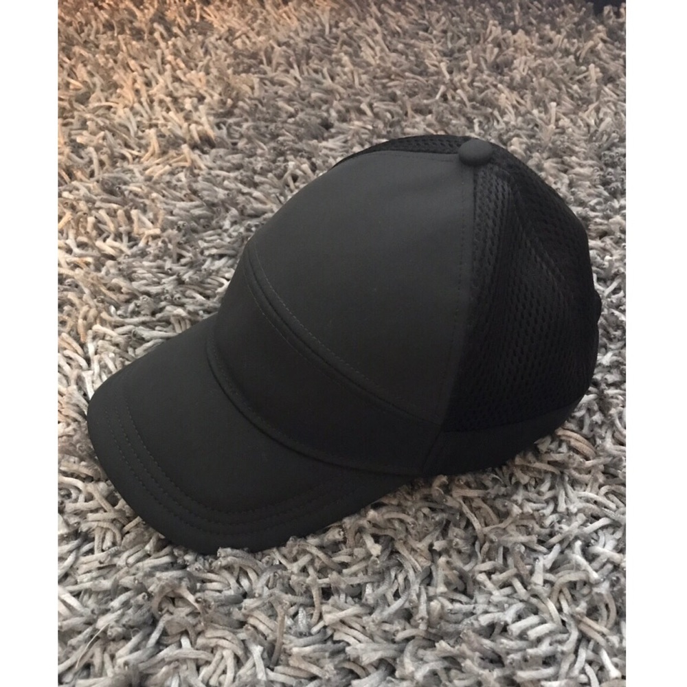 lululemon Women’s Black Hat- adjustable